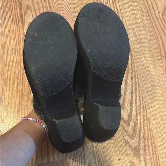 Skechers Black Cozy Mule Clogs with Faux Fur - Picture 3 of 3